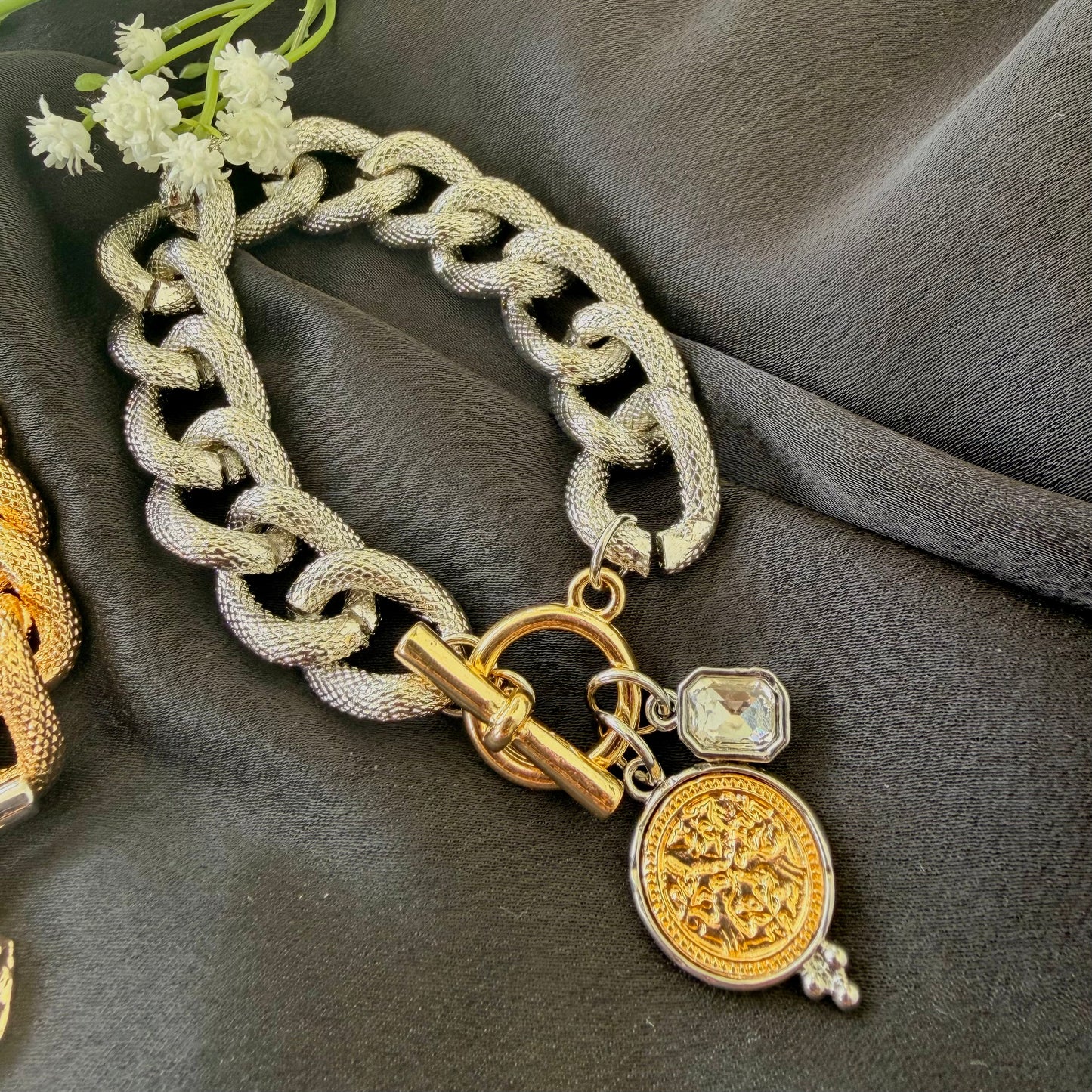 Chic bracelets