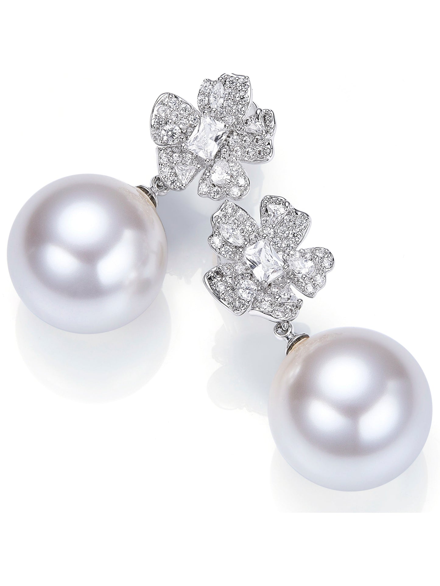 Winslet Pearl White Earrings