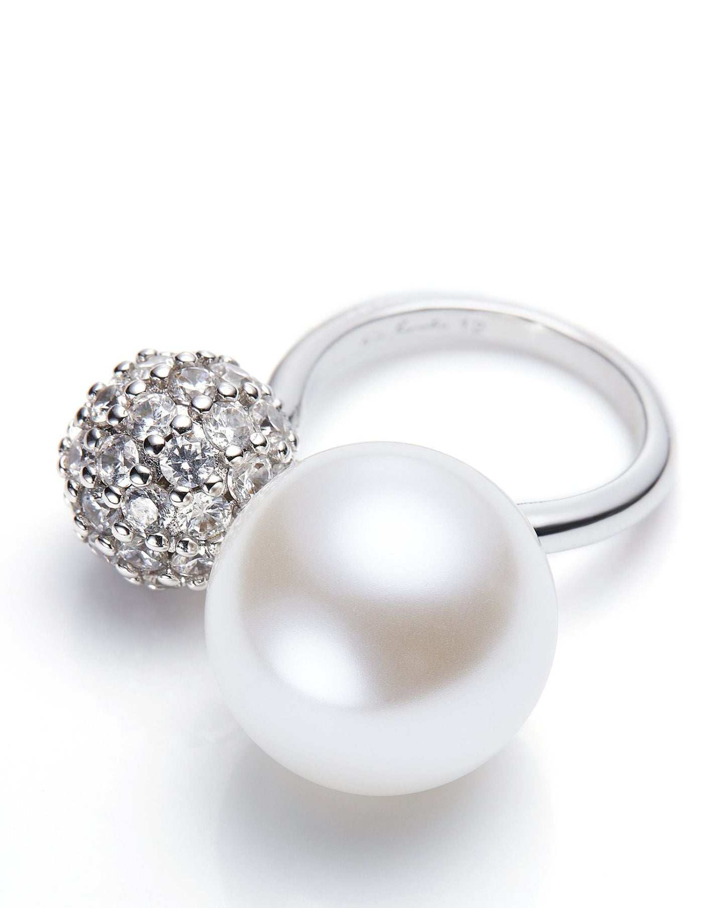 The Pearl & Diamonds Set