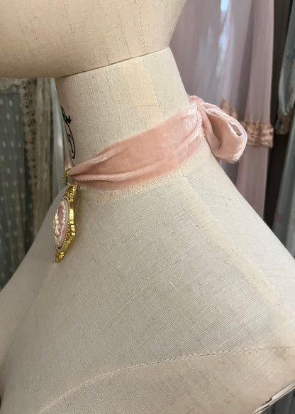 Rococo dreams choker