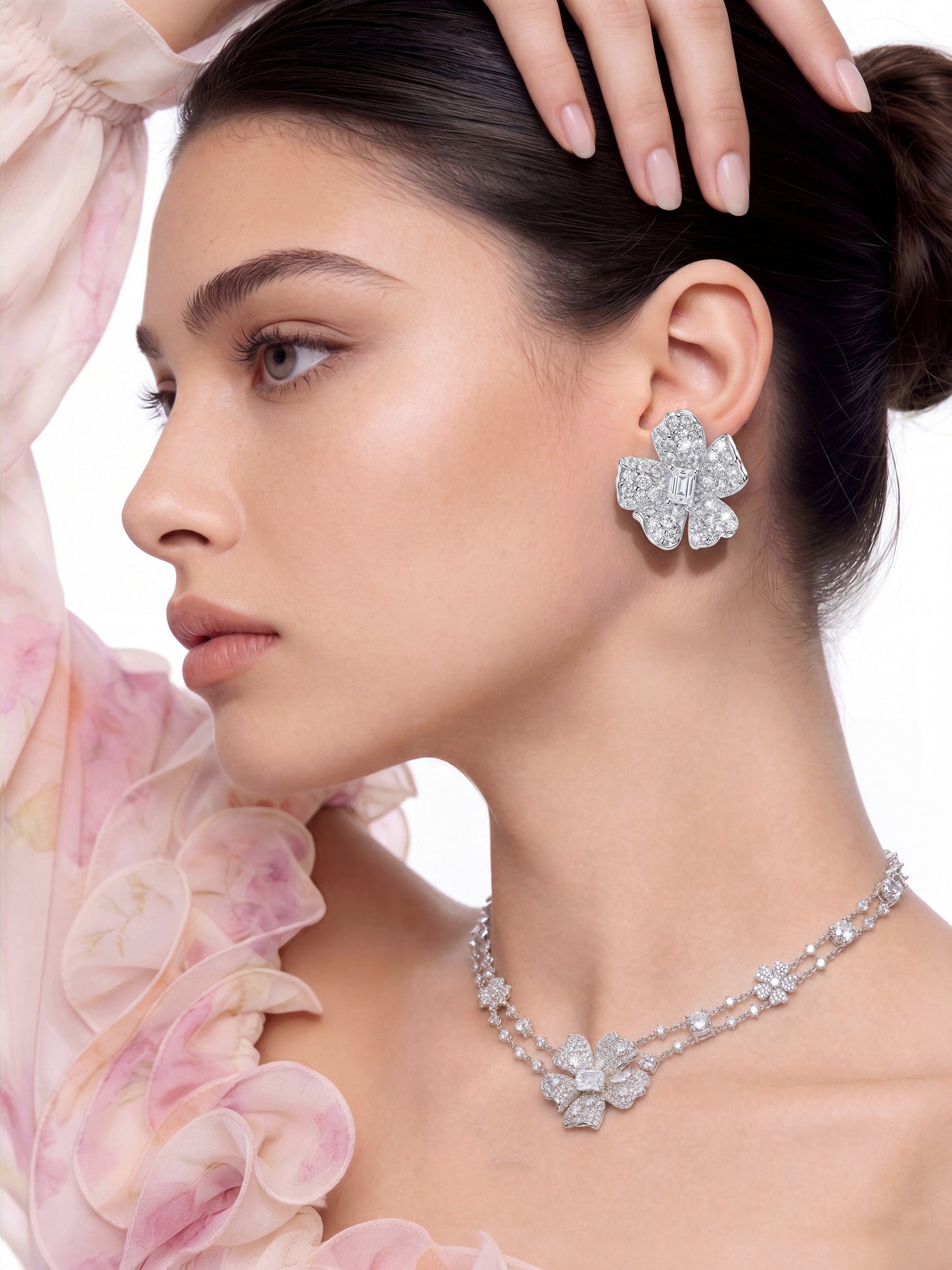 Zariah Floral White Necklace